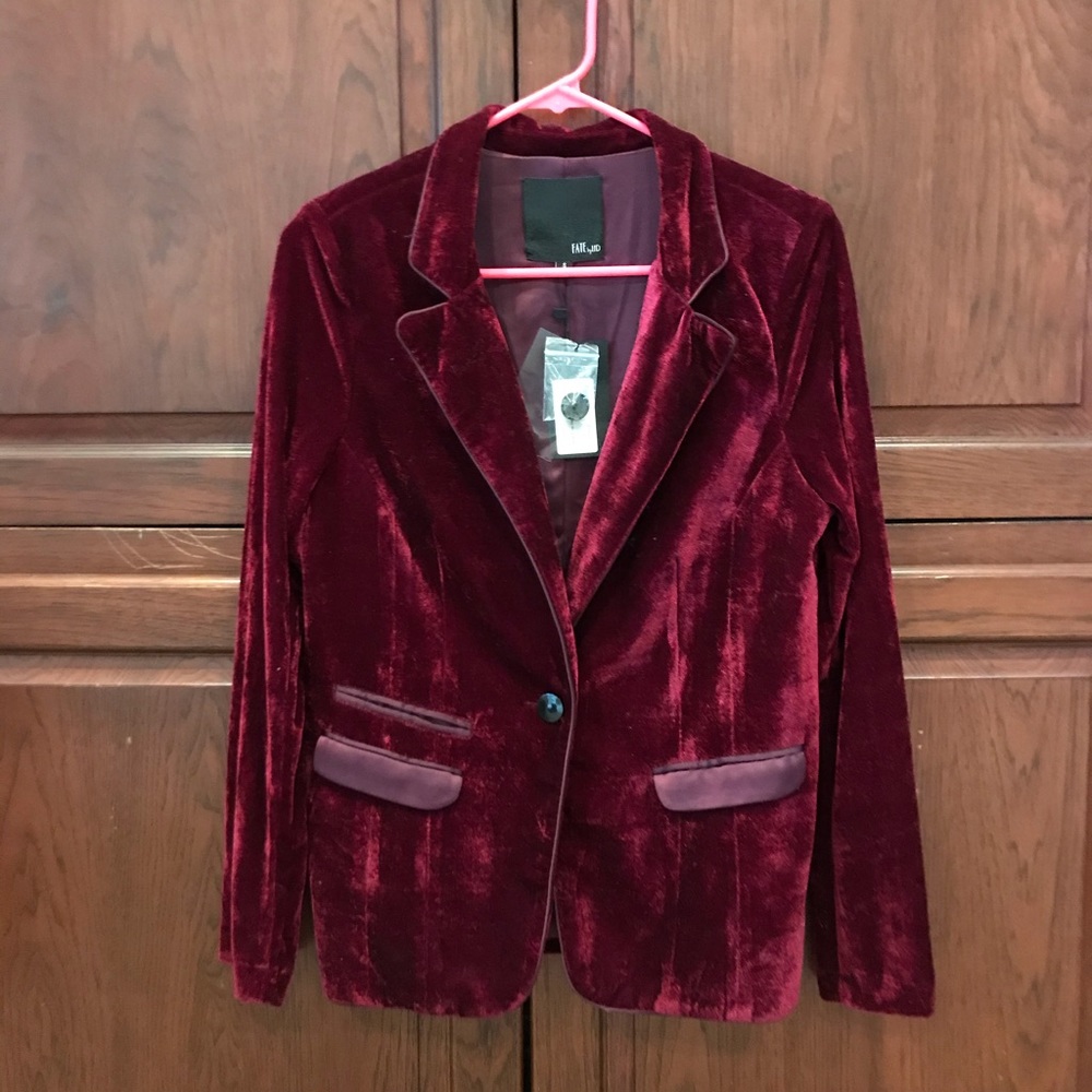 BNWT wine colored velvet blazer sz S